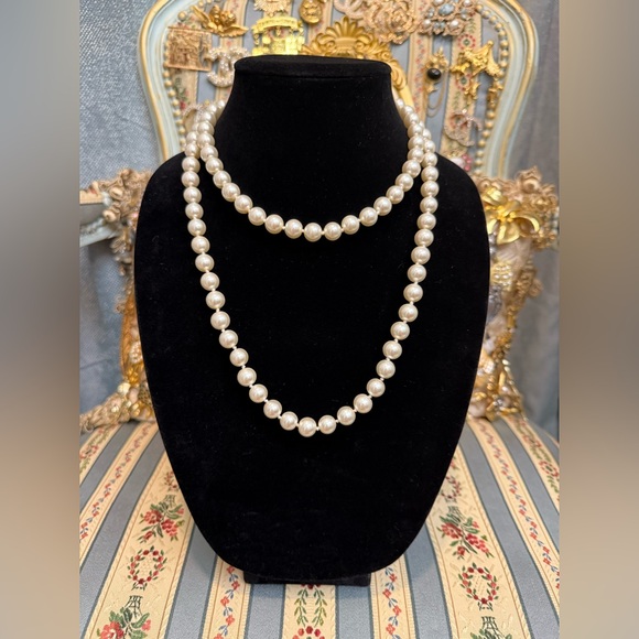 Elegant Gold and Pearl Floral Necklace Set - Picture 8 of 13